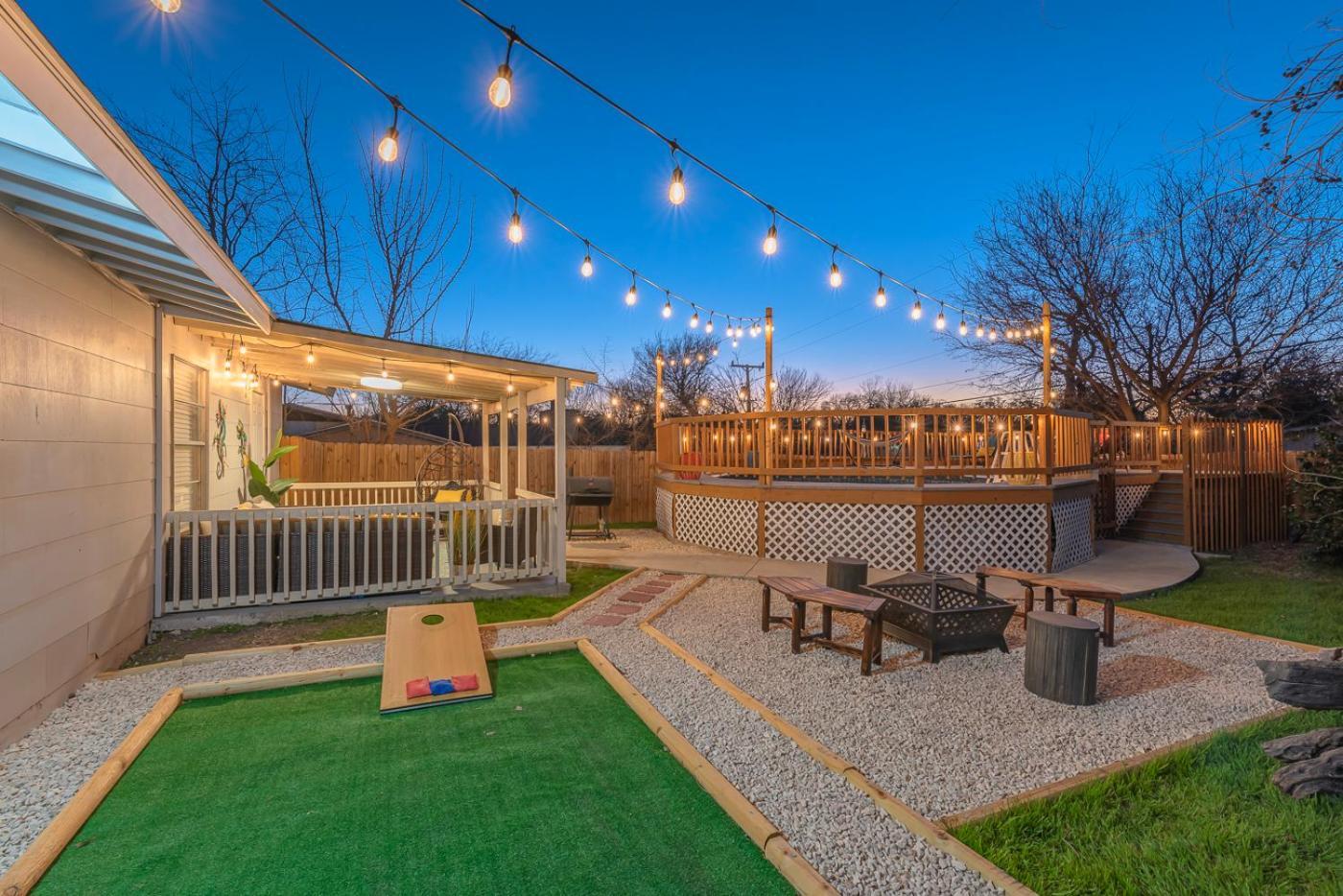 Game Room, Pool & Fire Pit At The Medical Center サンアントニオ エクステリア 写真