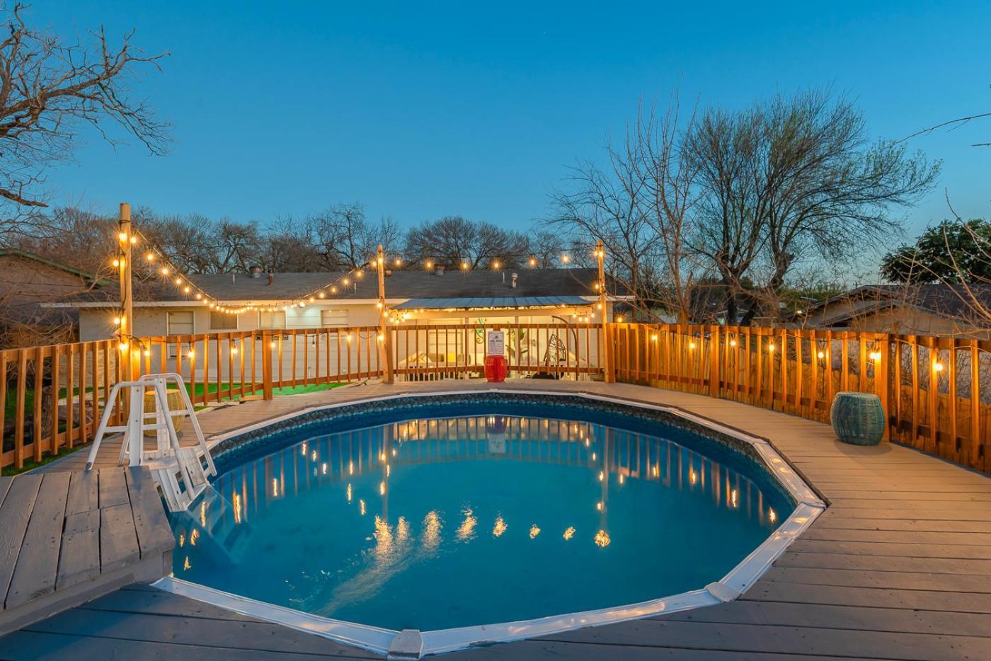 Game Room, Pool & Fire Pit At The Medical Center サンアントニオ エクステリア 写真