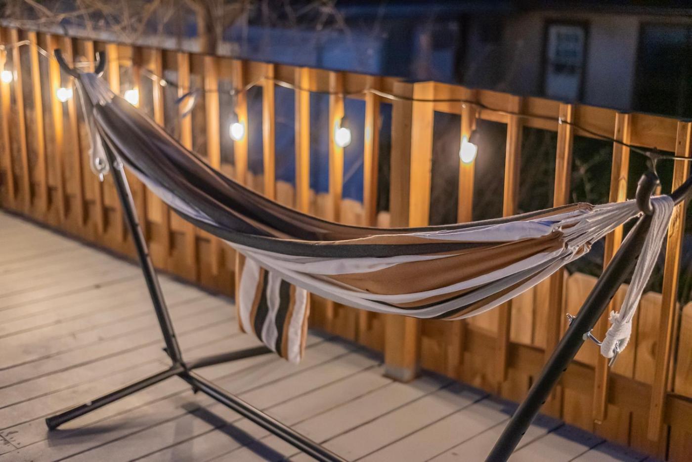 Game Room, Pool & Fire Pit At The Medical Center サンアントニオ エクステリア 写真