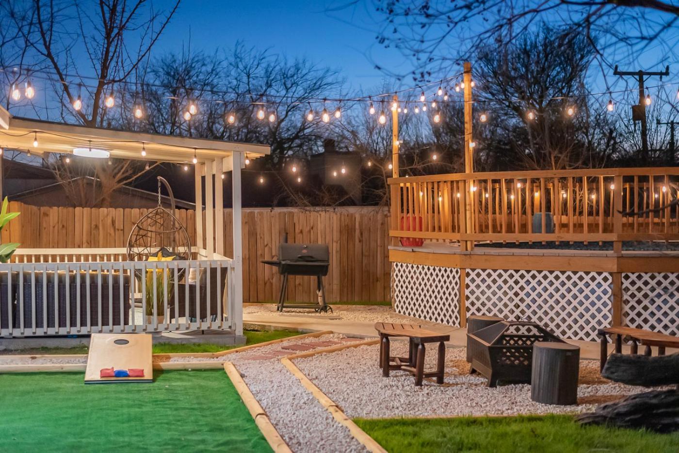 Game Room, Pool & Fire Pit At The Medical Center サンアントニオ エクステリア 写真