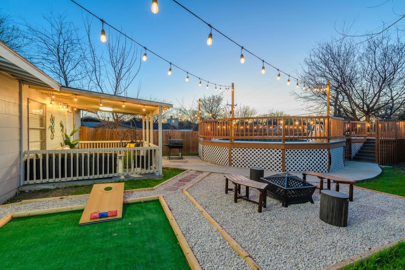 Game Room, Pool & Fire Pit At The Medical Center サンアントニオ エクステリア 写真