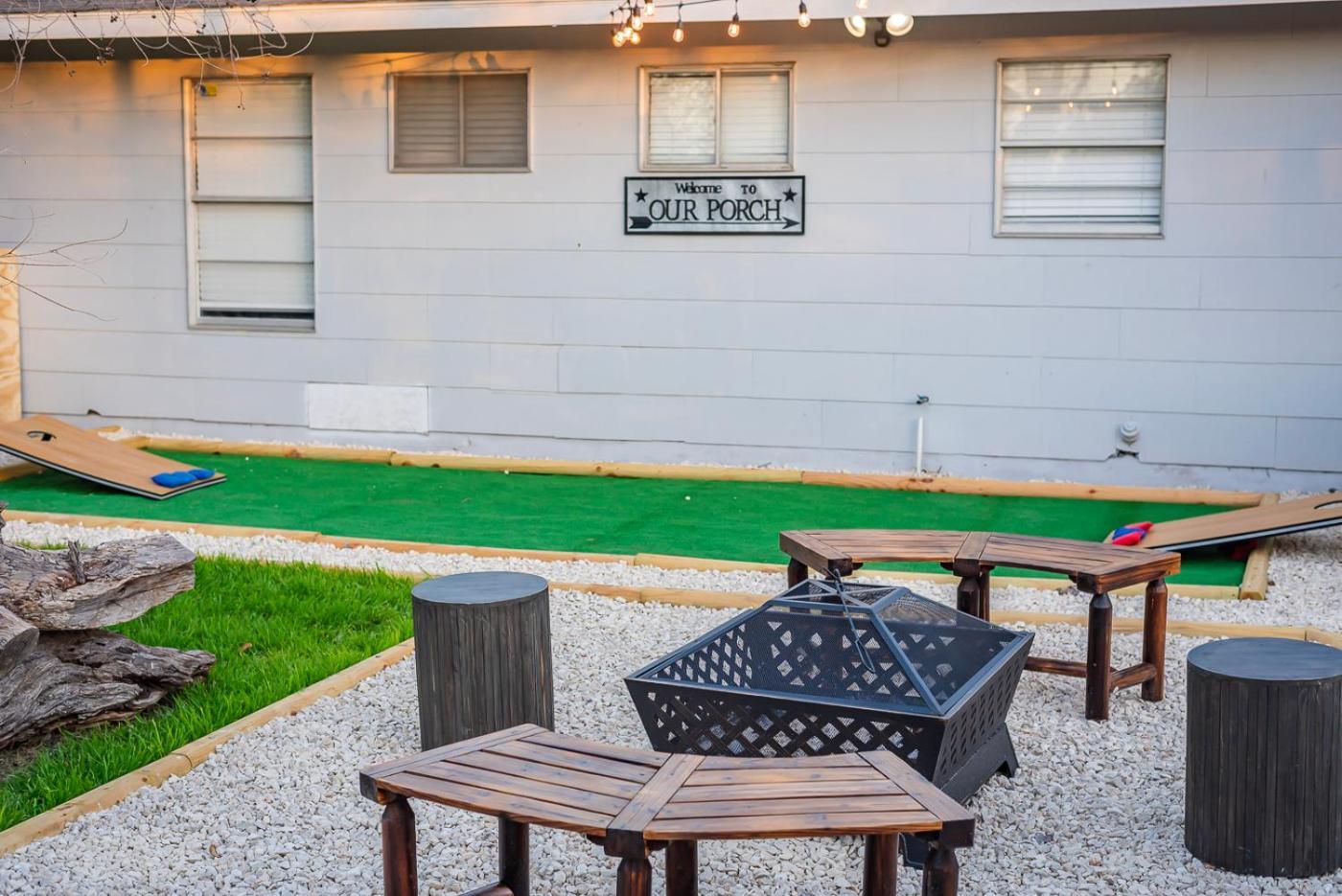 Game Room, Pool & Fire Pit At The Medical Center サンアントニオ エクステリア 写真
