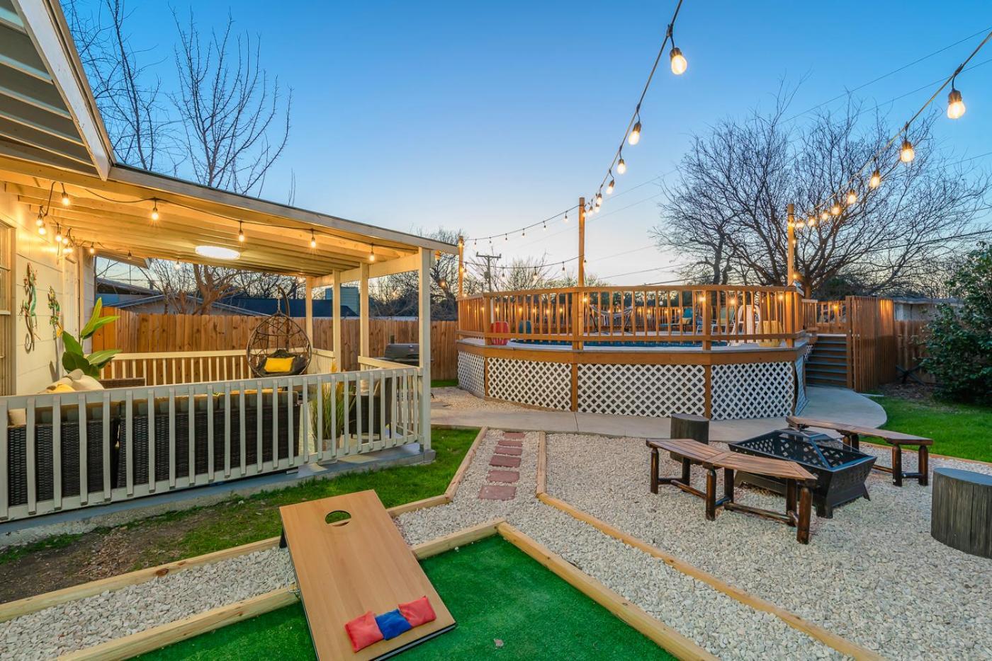 Game Room, Pool & Fire Pit At The Medical Center サンアントニオ エクステリア 写真