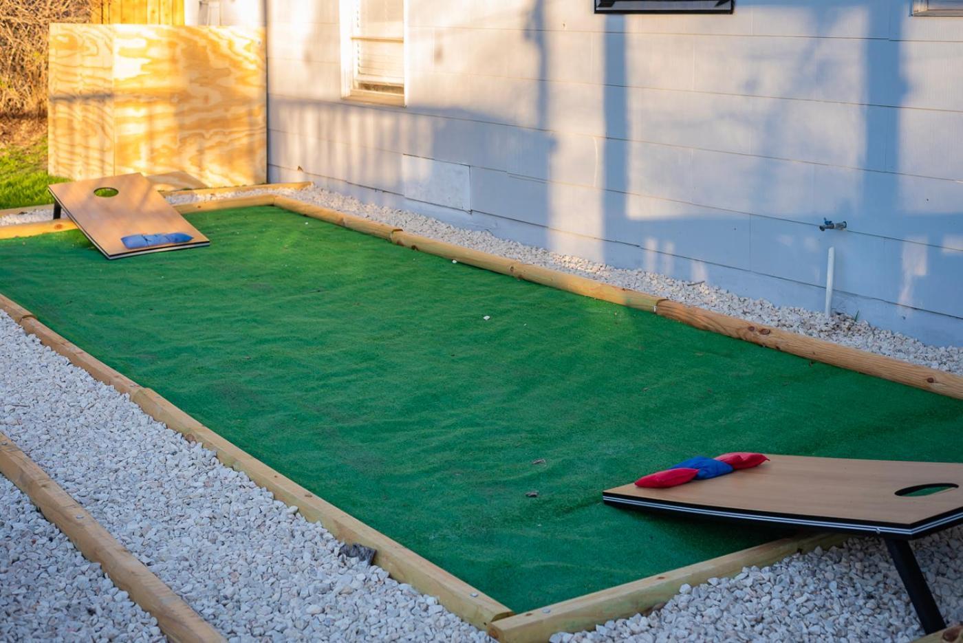 Game Room, Pool & Fire Pit At The Medical Center サンアントニオ エクステリア 写真