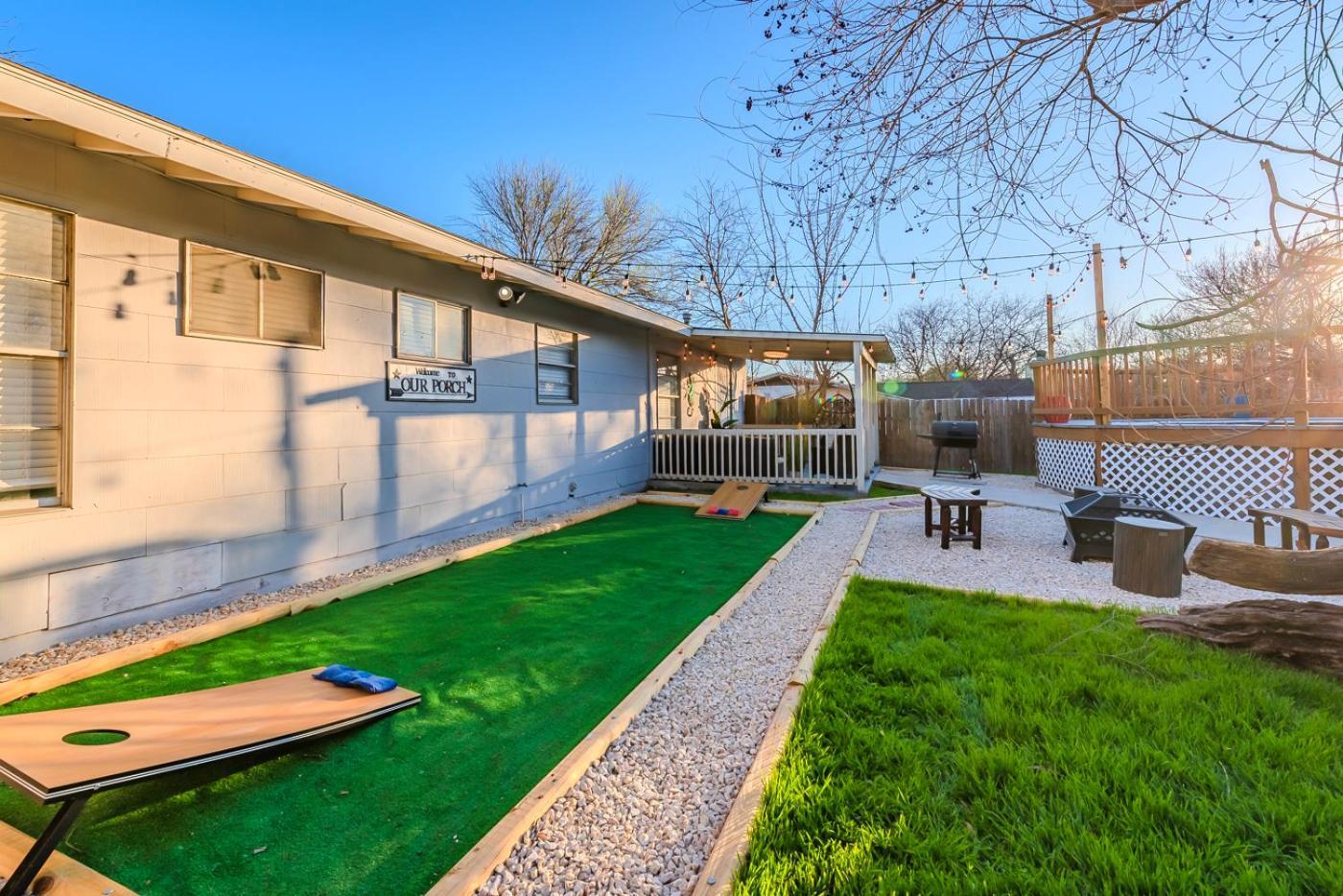 Game Room, Pool & Fire Pit At The Medical Center サンアントニオ エクステリア 写真