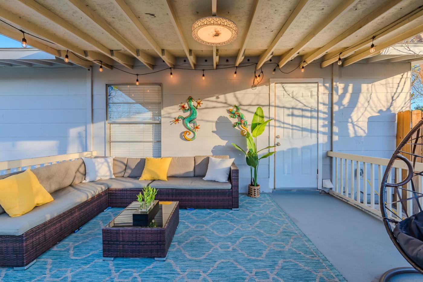 Game Room, Pool & Fire Pit At The Medical Center サンアントニオ エクステリア 写真