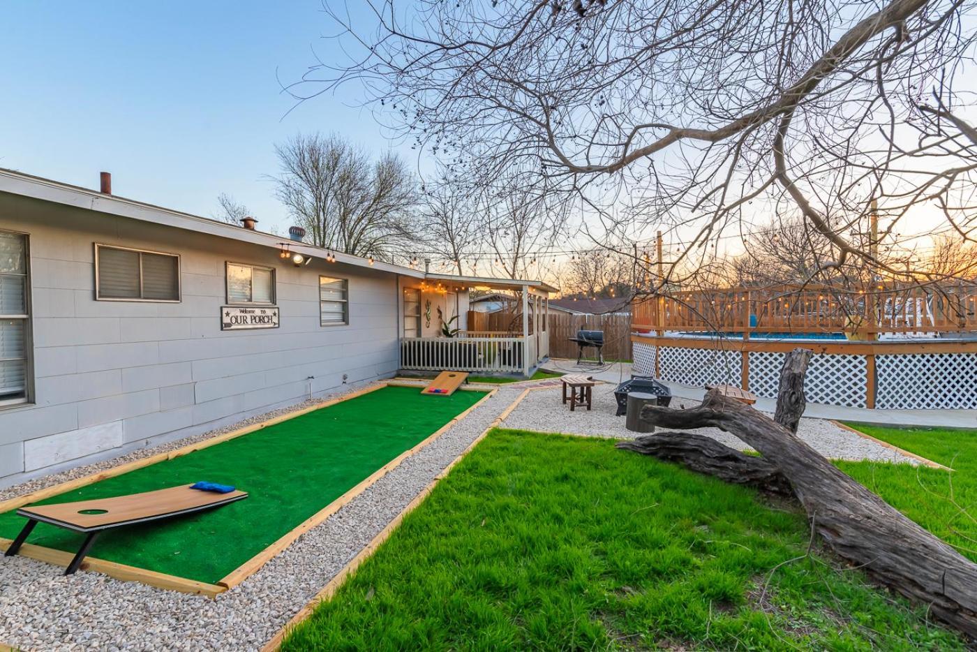 Game Room, Pool & Fire Pit At The Medical Center サンアントニオ エクステリア 写真