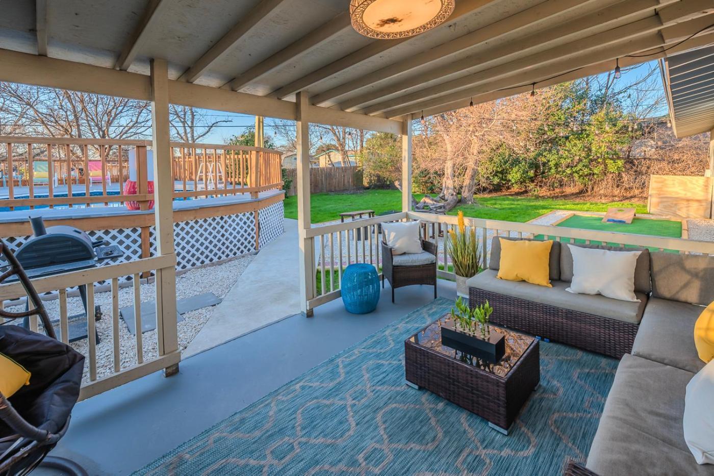 Game Room, Pool & Fire Pit At The Medical Center サンアントニオ エクステリア 写真