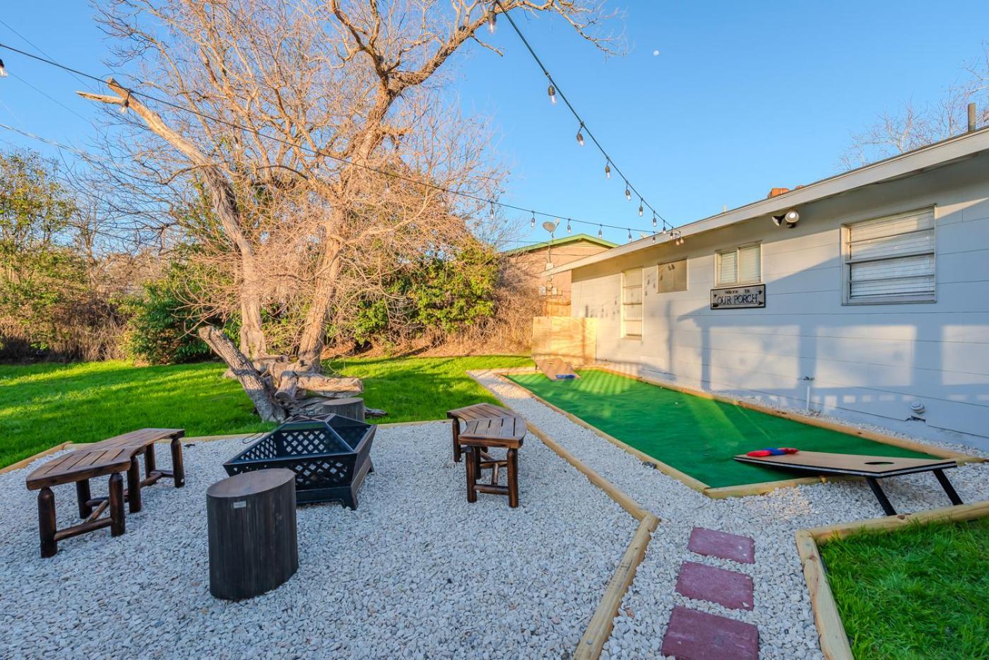 Game Room, Pool & Fire Pit At The Medical Center サンアントニオ エクステリア 写真