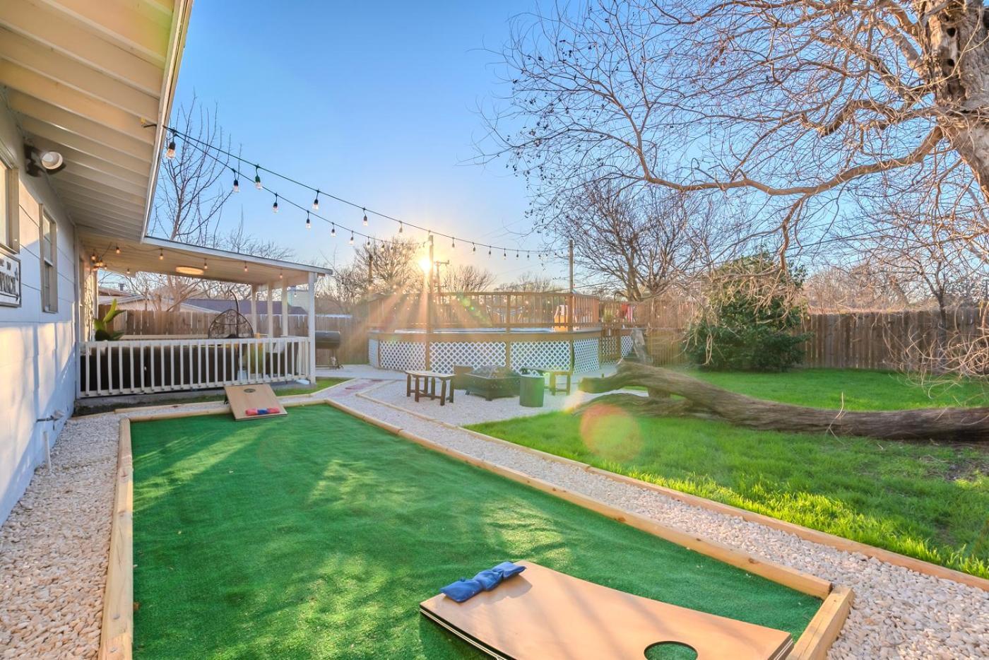 Game Room, Pool & Fire Pit At The Medical Center サンアントニオ エクステリア 写真