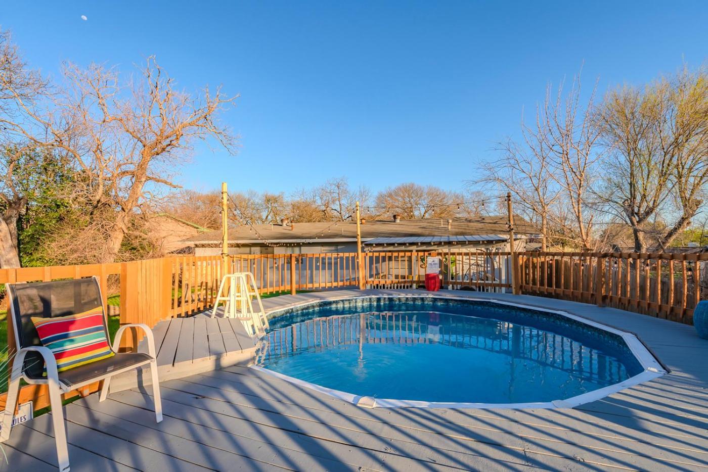 Game Room, Pool & Fire Pit At The Medical Center サンアントニオ エクステリア 写真